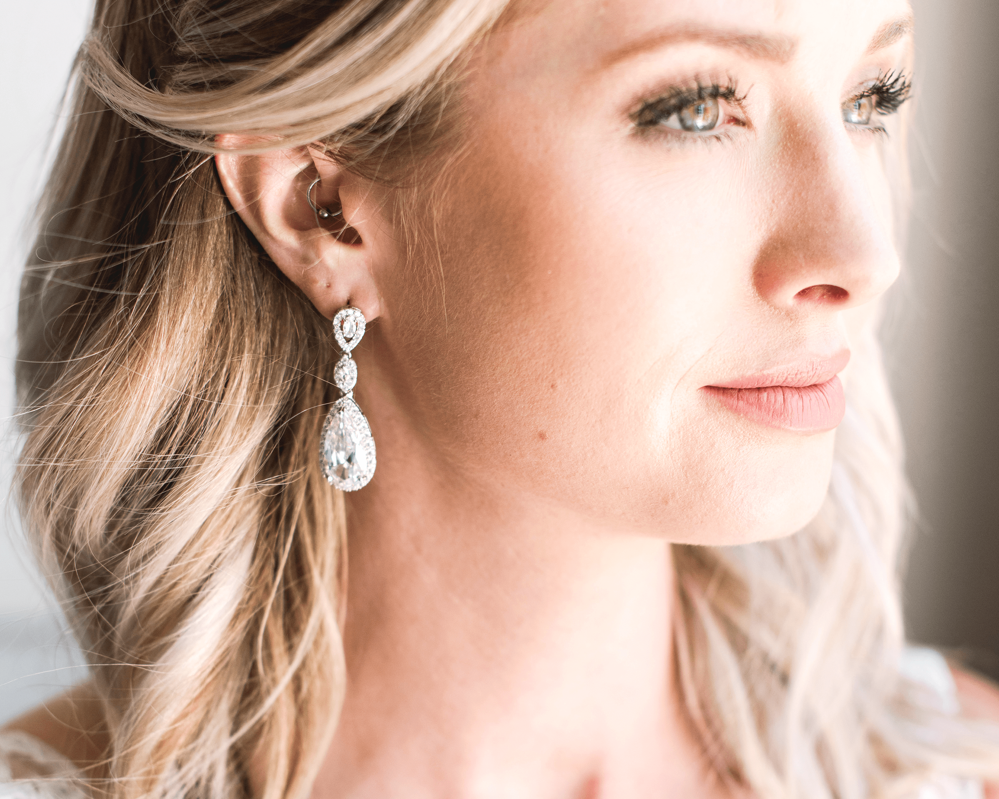 Water Drop Earrings - A beautiful bride wear Bridal Dangle Earrings on her wedding day - Hundred Hearts