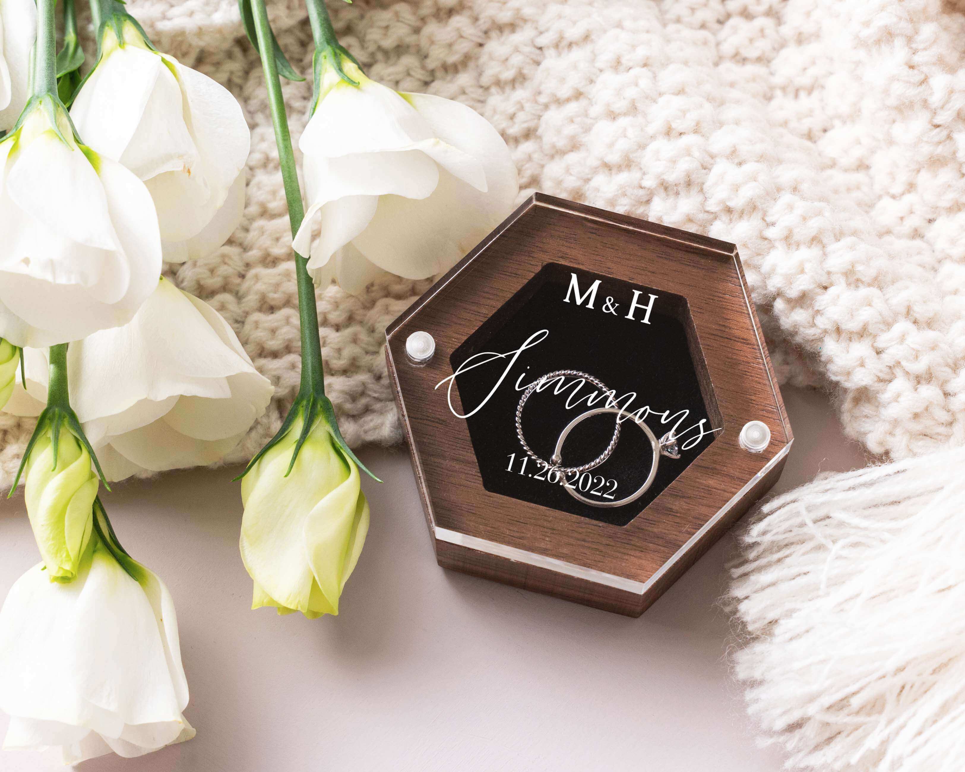 Personalized ring bearer box with custom teat - Hundred Hearts