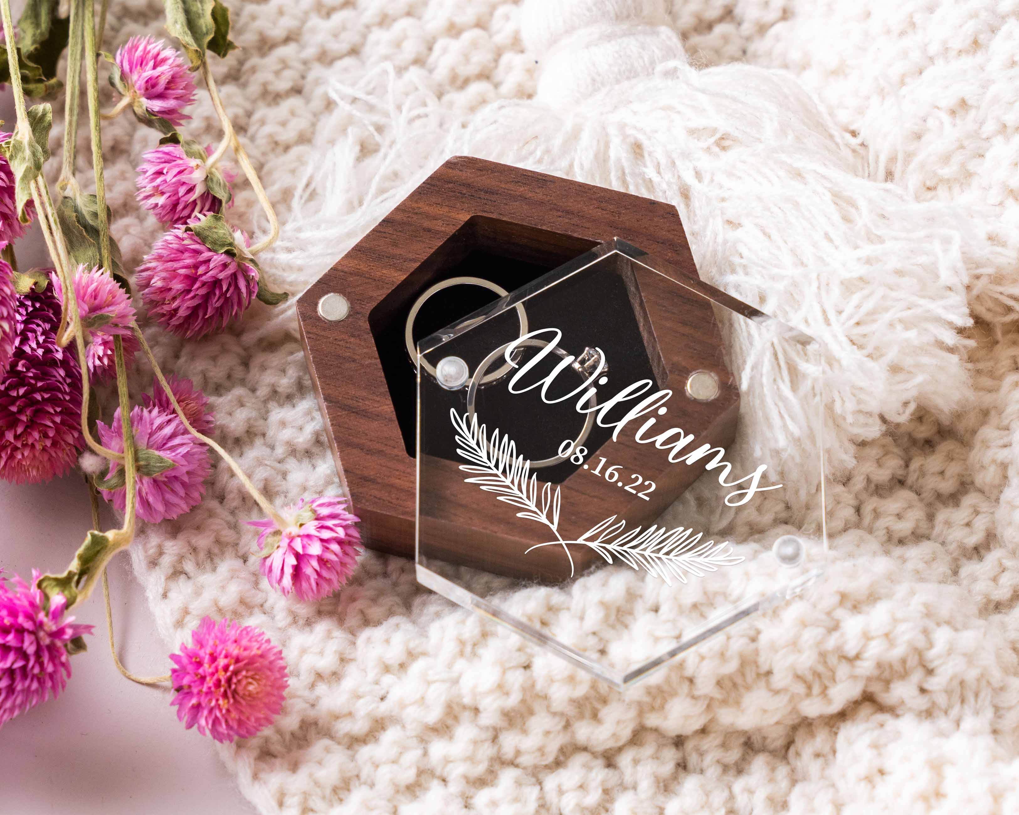 Personalized ring bearer box with custom teat - Hundred Hearts