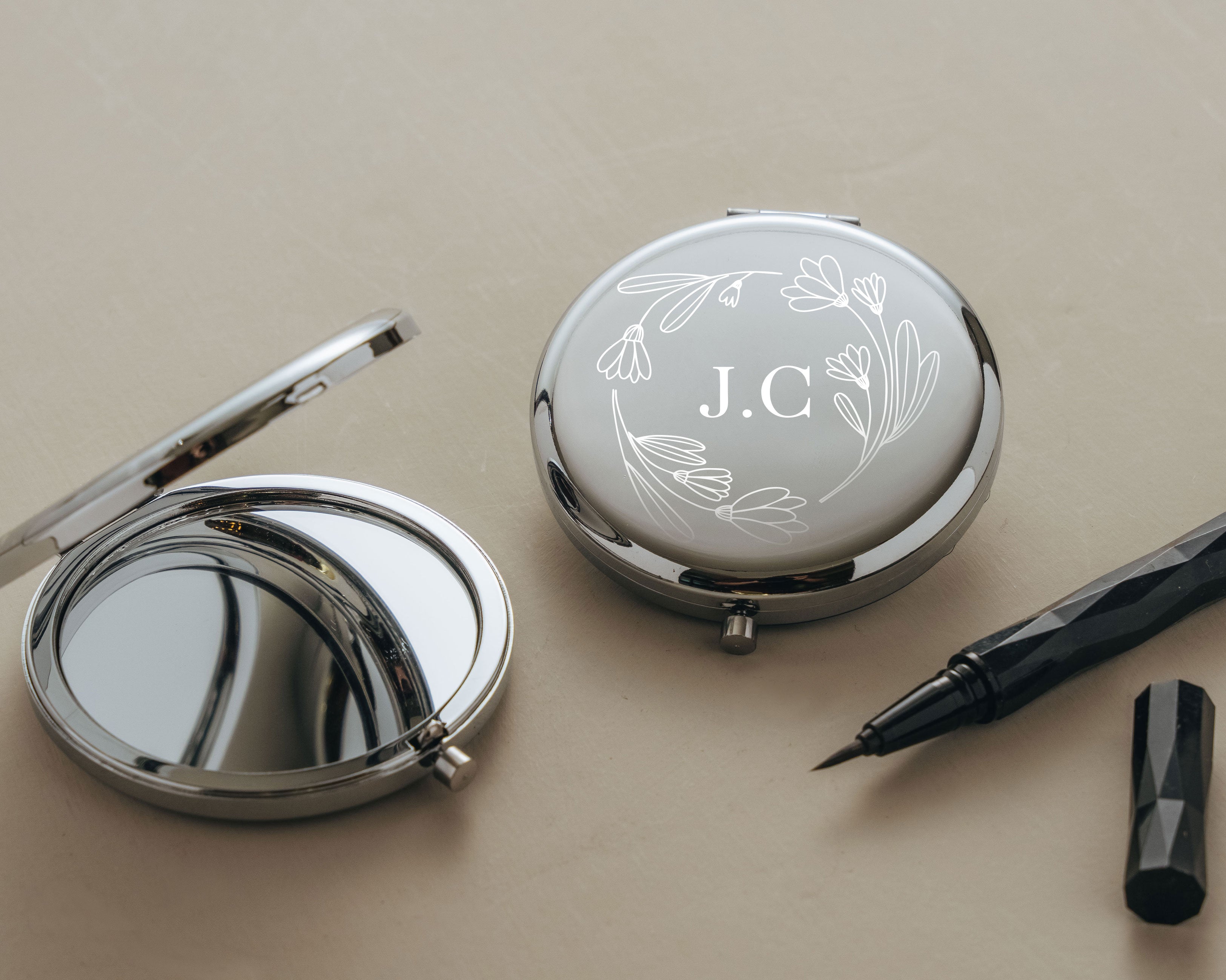 Compact Mirror Name with Flower Frame