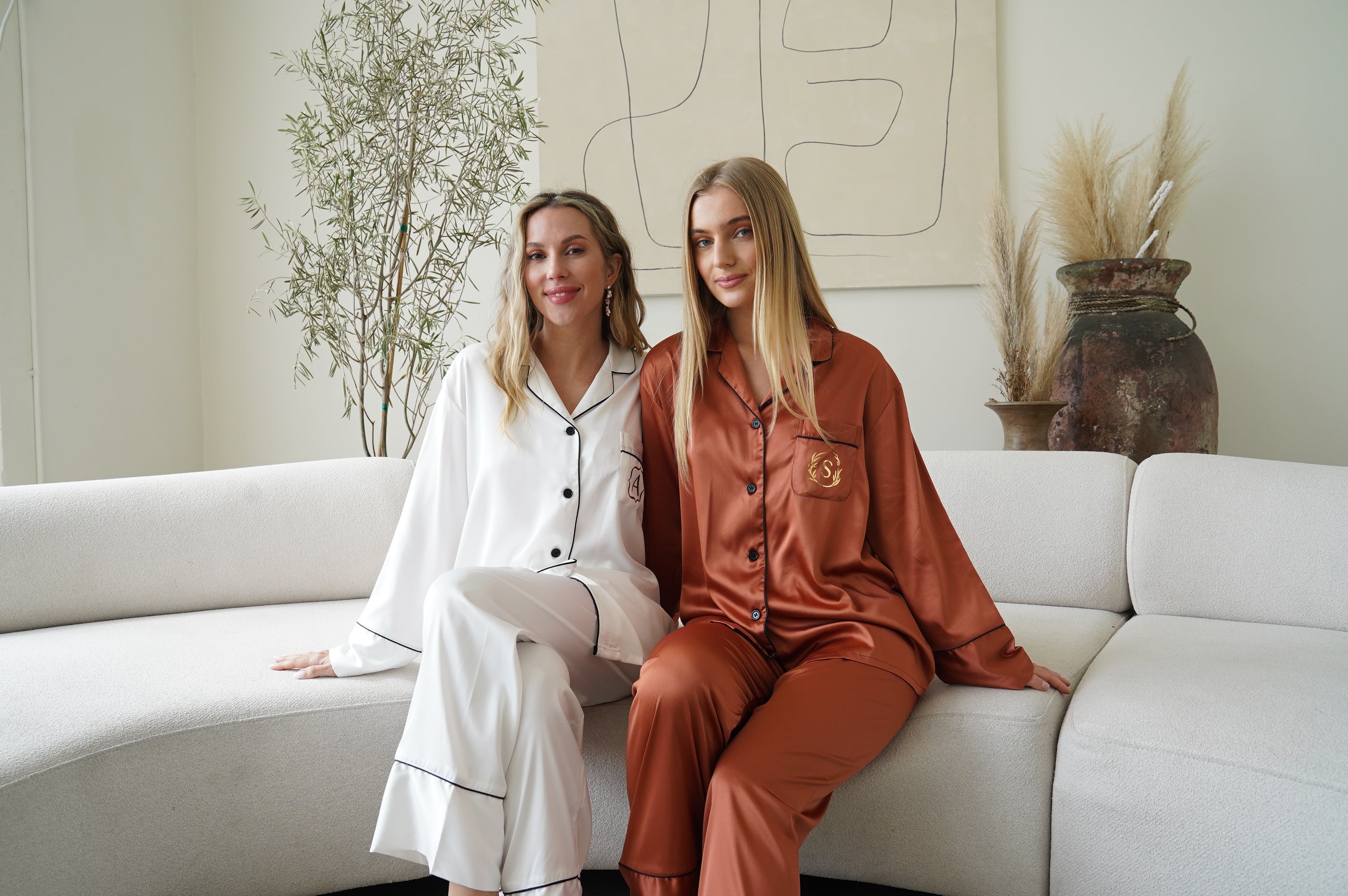 Personalisierte Pyjama-Sets aus Satin mit langen Ärmeln