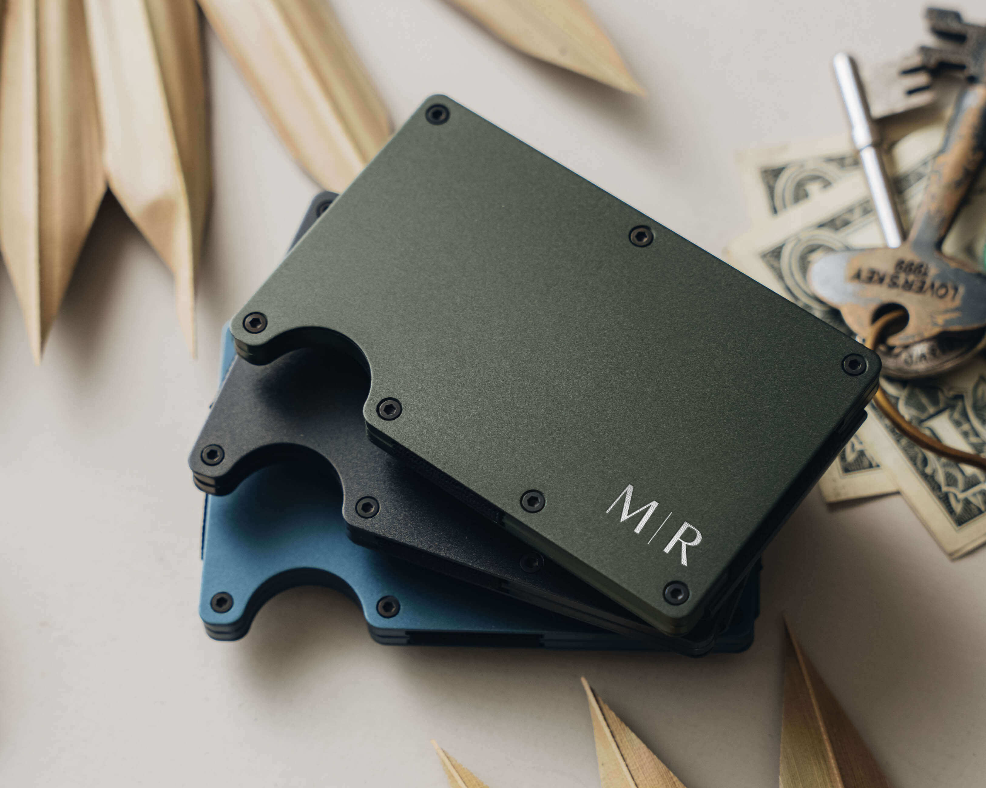 Custom Metal Wallet - Custom Army Green Metal Wallet with personalized initial. The perfect card holder for dad, boyfirend and husband.