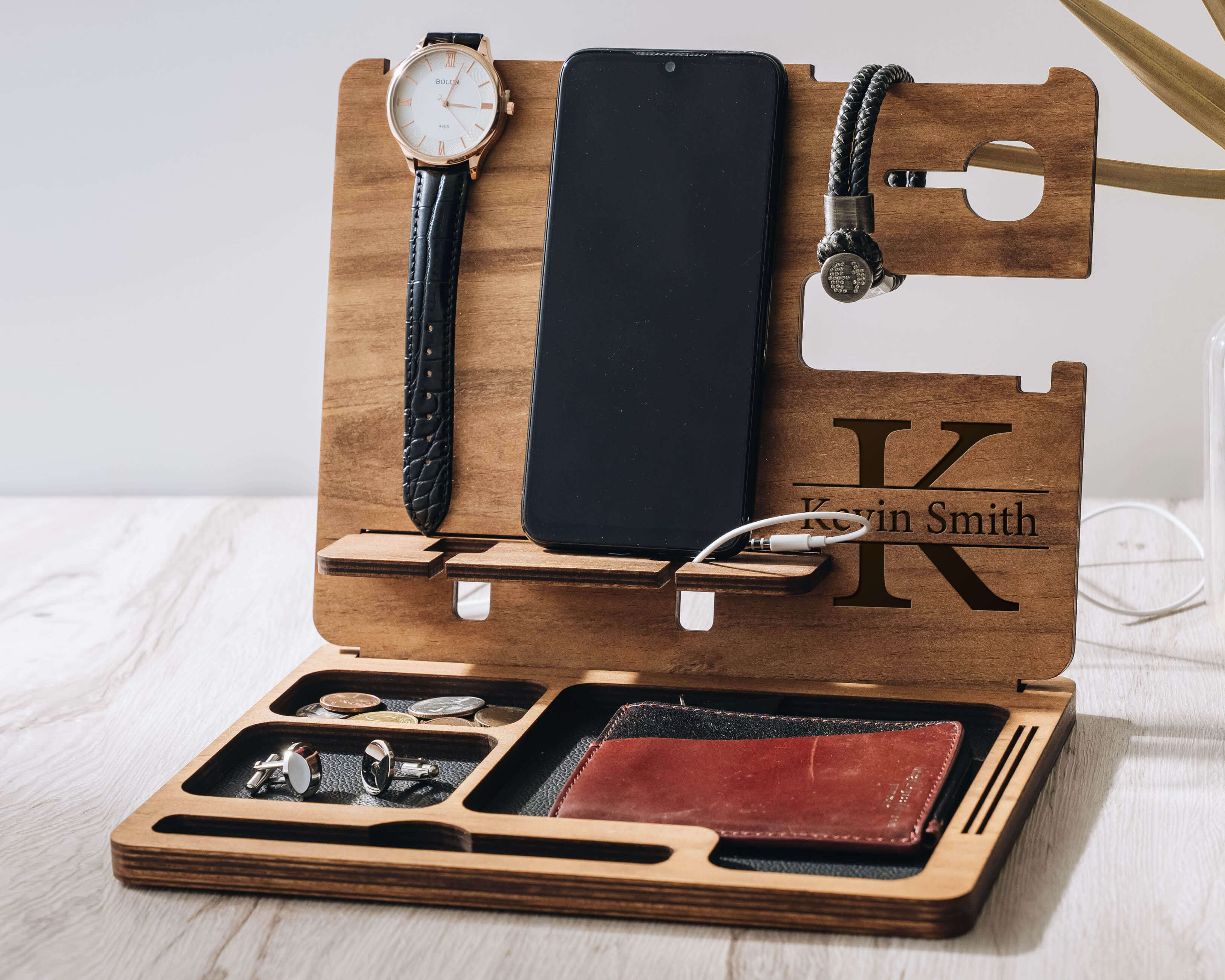 Personalized Docking Station with custom design, initials and name, perfect gift for men, dad and husband.