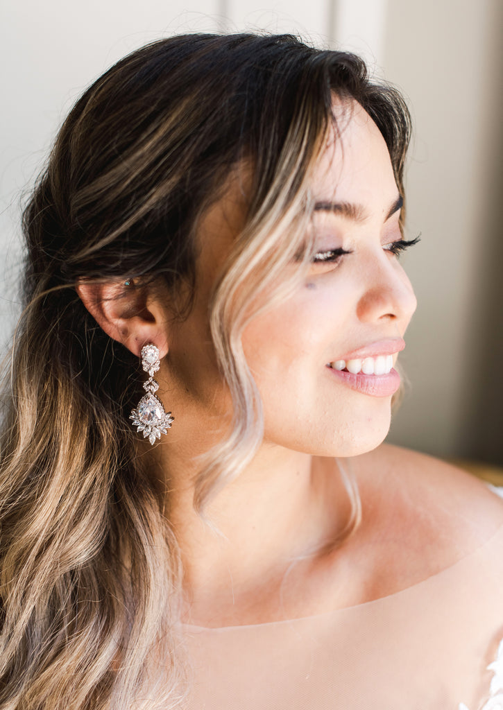 Choosing the Perfect Earrings for Your Wedding Day: A Comprehensive Guide–  MY PEARL